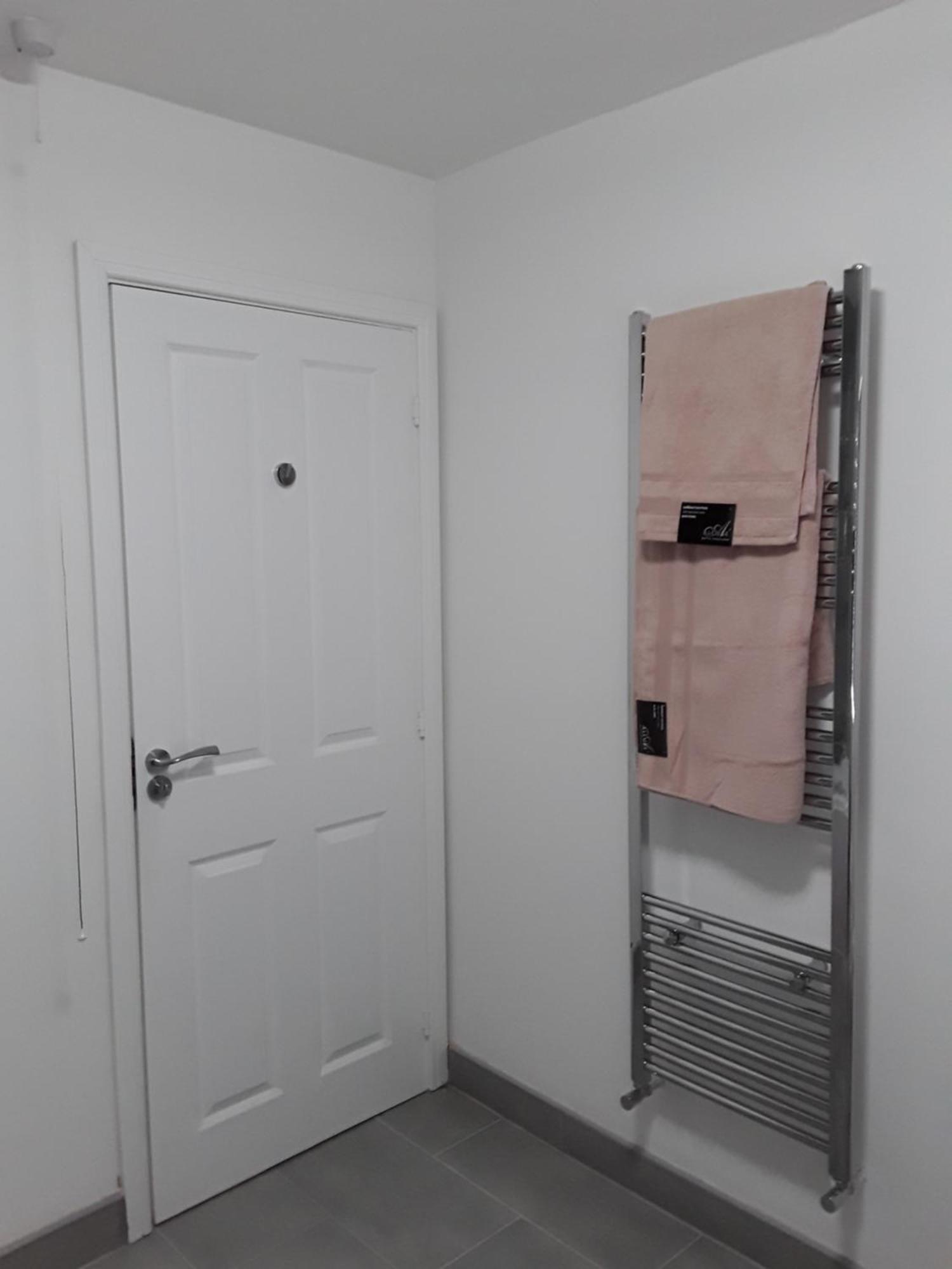 Hams Rest Place - Strictly Only One Guest Allowed In One Room A Second Accompanying Person Will Not Be Allowed Into The Property Birmingham Kültér fotó